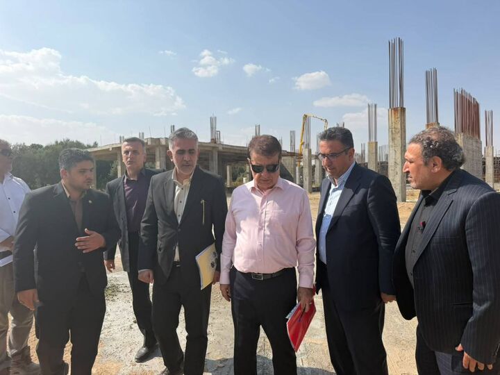 شتاب‌بخشی به تکمیل بیمارستان‌های کازرون و کوار با تأمین منابع و مشارکت خیرین 