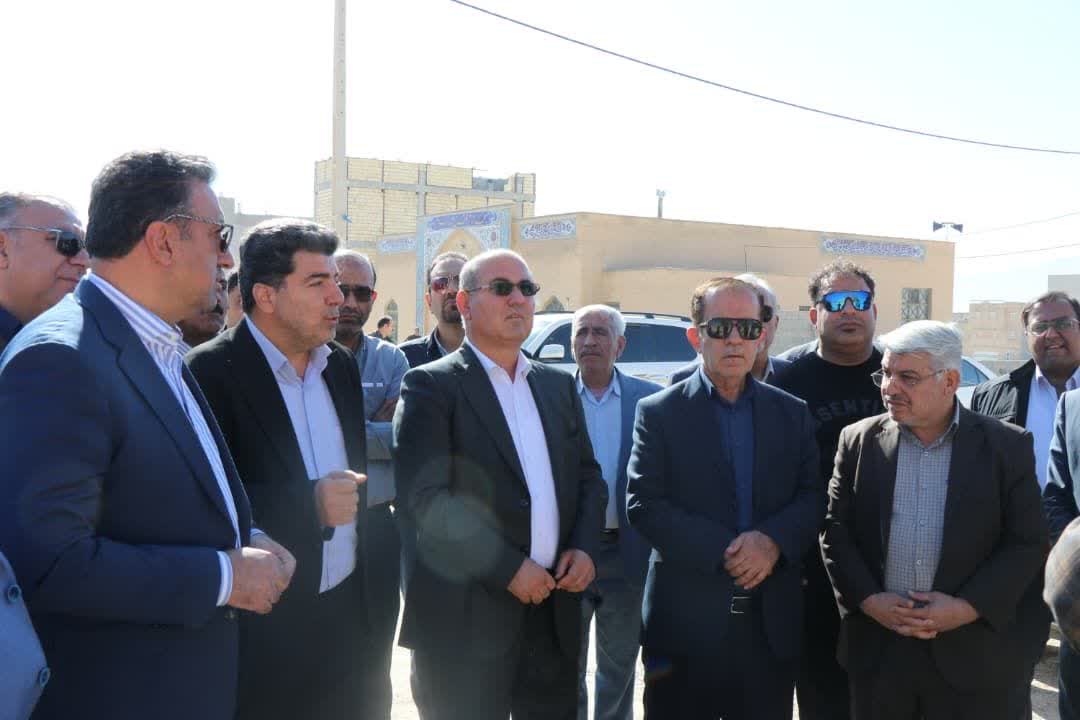 با حضور مدیر کل بنیاد مسکن فارس ، نماینده مجلس و مسوولان انجام شد 